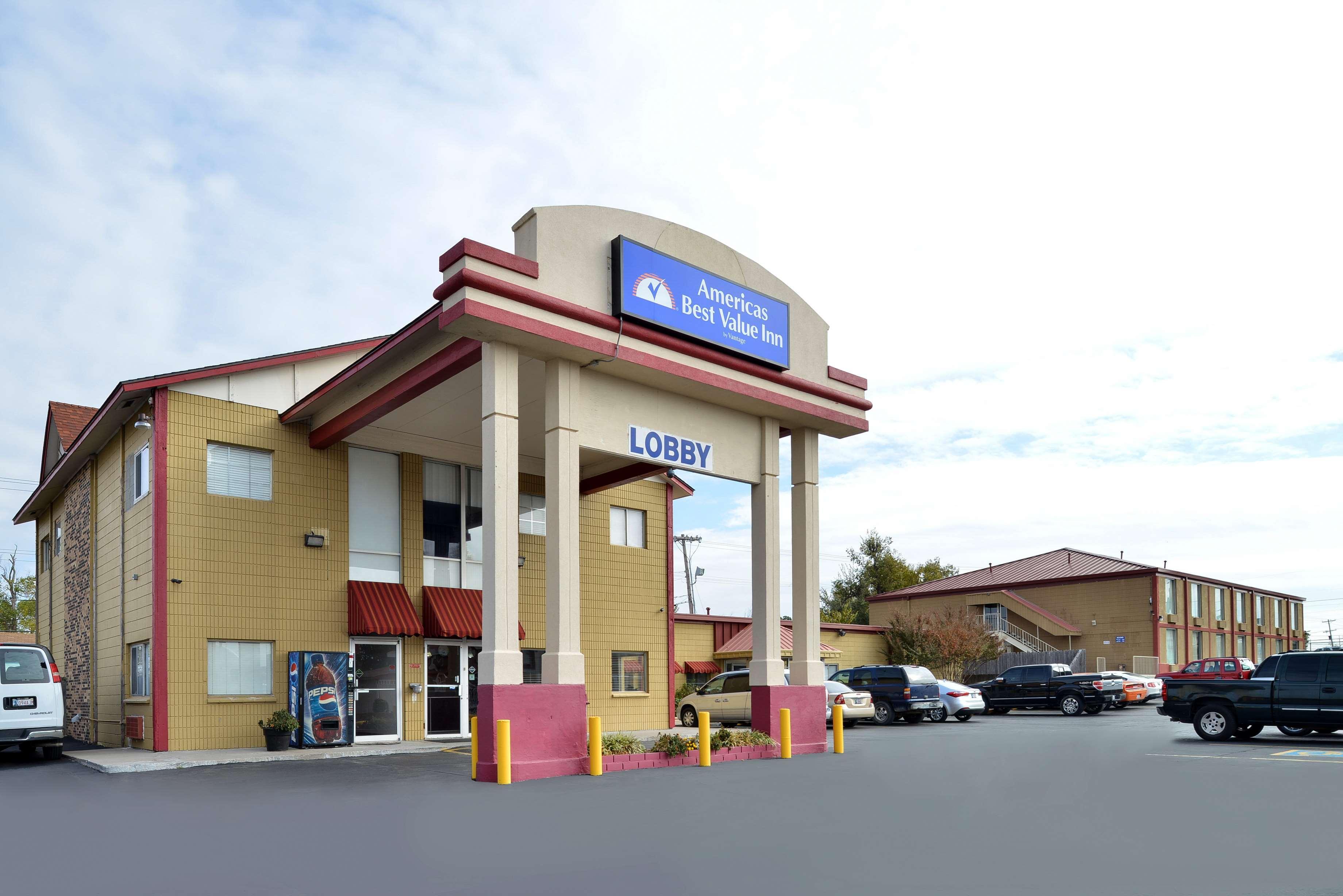 Americas Best Value Inn Tulsa I-44 Oakhurst Exterior foto